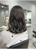 コテ巻き風ミディアムパーマ×オリーブベージュ