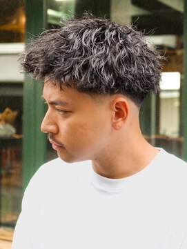 プロショップウェーブ セカンド(PRO SHOP WAVE II) スペインカール/テーパーフェード/メンズパーマ/フェザーパーマ