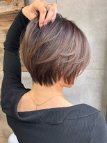 トルネード(TORNADO)&nbsp;外国人風前下がりショートココアグレージュ レイヤーカットA0126