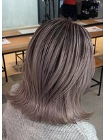 サロウィン 下北沢(SALOWIN) 自然なグレーピンクのシャドールーツ