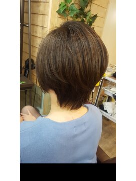 アトレ コウベ(Attrait KOBE) レイヤーショートスタイル