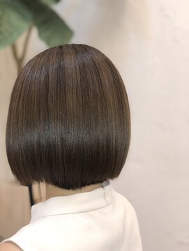 アコンプリッシュ 代官山 恵比寿(accomplish) プラチナミネコラ