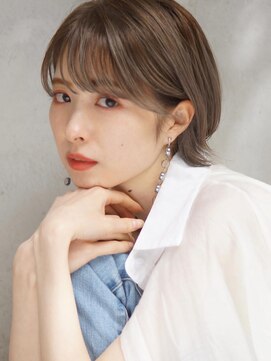 アトリエ フェム(atelier.fem) シアーな透け感ベージュ×ショート