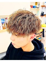 コウ(KOH) ツイストスパイラルパーマ