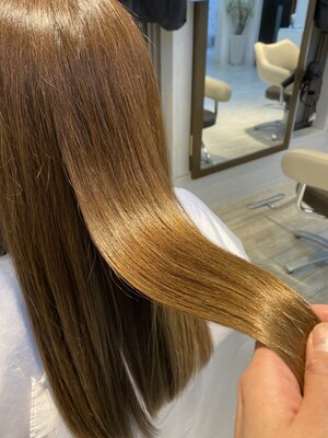 《女性スタッフが多い&女性の為のトータルビューティーサロン》髪質改善TRで、しなやかにまとまるツヤ髪へ*