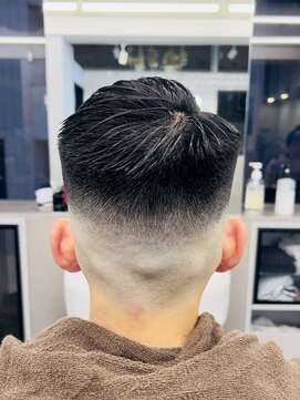 クロムトウキョウ ザ バーバー ネオン 新宿店(CHROM TOKYO the Barber ne/on) 新宿73スキンフェード