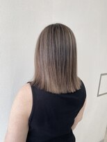 アオアクア バイ グルグル 小岩店(ao akua by GULGUL)&nbsp;前髪 切りっぱなしに良く似合う ミルクティーバレイヤージュ小岩