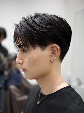 カルム(kalm) 毛流れセンターパートニュアンスパーマカルマヘアメンズ パーマ