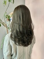 クム(kumu) ◎透明感オリーブベージュ×小顔レイヤー20代30代