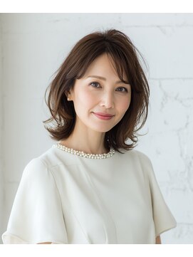 ハーツ(Hearts) 上品さと華やぎの外ハネミディ