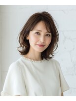 ハーツ(Hearts) 上品さと華やぎの外ハネミディ