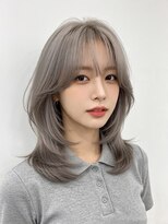 エイチ ウルフカット 大阪梅田(811) ショートウルフボブバレイヤージュアッシュグレーボーイッシュ
