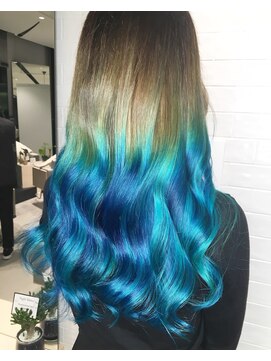 ステア ケース(stair case) 美しい海をイメージしたブルーカラー