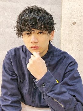 キアラ(Kchiara) ツイストスパイラル-ウエット-刈り上げ-無造作