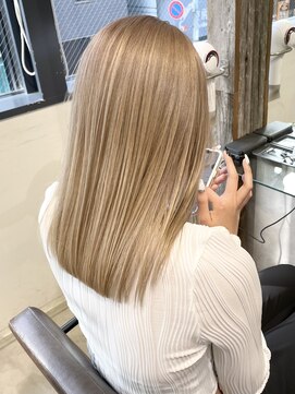 トルネード(TORNADO) 海外へア 外国人風 ホワイトブロンド レイヤーカットM0310