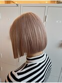 ぷつっとボブ×ホワイトベージュ