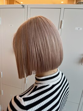 スピンヘア SOCOLA塚口店(Spin hair) ぷつっとボブ×ホワイトベージュ