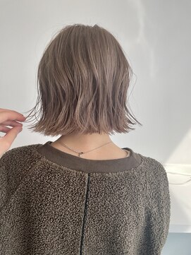 ドットサイン(.CYEN) 外ハネ ミルクティーグレージュ