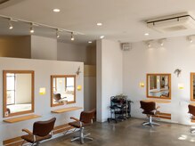 広々とした店内で落ち着いて施術を受けられます