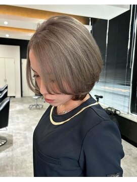 エイチ(H) xブリーチ/イメチェン/ホワイトブロンド/外ハネボブ/美髪/