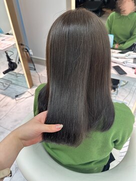 ロンドルピナス 小倉(Lond Lupinus) ミディアムレイヤーカット/似合わせカット/大人ガーリー/20代