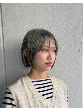 ファミリィ (PHAMILEE) ペールオリーブ 切りっぱなしボブ