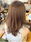 【山田】ミルクティーベージュハイライトレイヤーセミディ