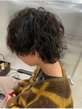 ウィールールピヴォクロス(WE RULE pivot cross) マッシュウルフ×ゆるツイストスパイラルパーマ