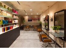 エヴリンアンドペイジ(Evelyn&paige)の雰囲気（想像以上に店内は広々とした空間です〈元町駅(神戸三ノ宮1駅)）