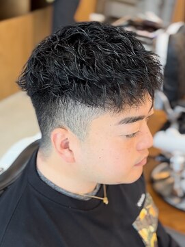 ゼロスバーバー(0's BARBER SHOP) 20代ツイストスパイラルパーマ◎アップバング×ビジネス