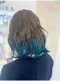 ベージュ×ターコイズの大人可愛いエンドカラー