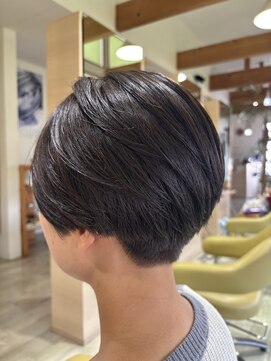 刈り上げショートヘア