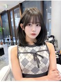 23. 黒髪ミディアムレイヤー/ぱっつん前髪/デザインカラー