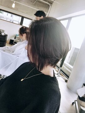 ラソス(Lazos) 前下がりレイヤーボブ