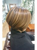 襟足スッキリ前下がり小顔ショート