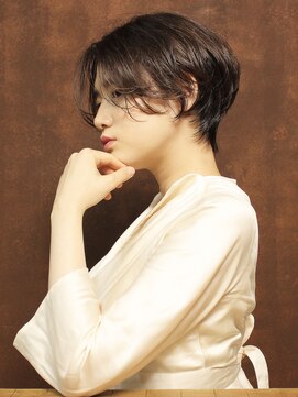 シアンデルカ(CYANDELUCCA) くびれとツヤ感で横顔美人ショート