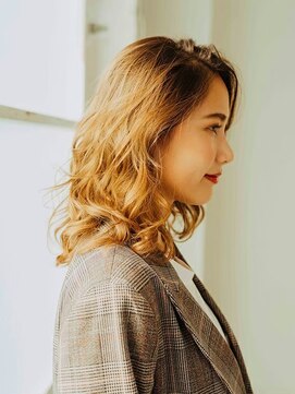 カラーサロンビスカリア 相模原エリア 淵野辺駅店(Color salon Biscaria) バング長め☆強めの大きめ☆縦カール[淵野辺/淵野辺駅]