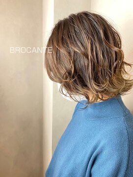 ラトリエ ブロカント 立川北口店(L'atelier BROCANTE) 外ハネボブ ニュアンスカラー 透明感  ボブ ベージュカラー