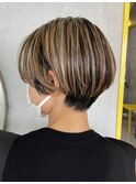 ショートとの相性◎ハイライトのみのコントラストカラーデザイン