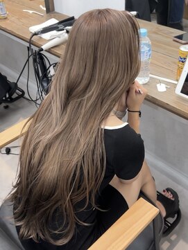 ローレン(Lolen.) アイスベージュ×ロングヘア/小顔ヘア