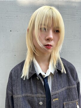 小顔ハイレイヤーウルフクラゲヘアーハイトーンブロンド