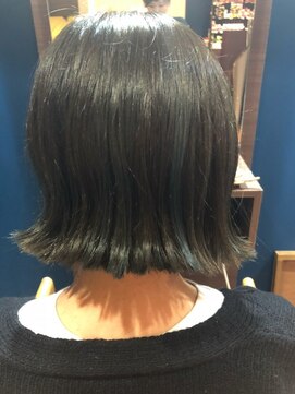 ノーヴェドゥーエ(novedue) ブルーメッシュの外ハネBOB