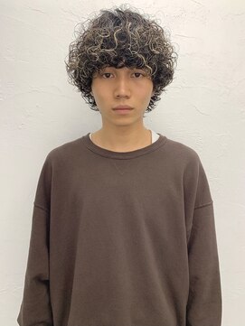 アカ(ACA) 刈り上げ　バーバー　パーマ　センターパート［札幌/大通］