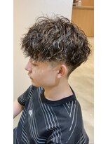 ソウス(SOURCE) ハイウエイト刈り上げツイストスパイラルパーマ【佐藤和弥】