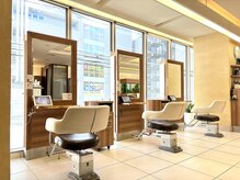 ファーレンピュア(FAHREN PURE)の雰囲気（明るい店内☆中央には水槽があり癒やしの空間をご提供致します♪）