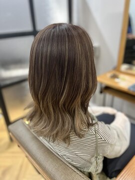 アルート 町田店(aroot) 表面細めのハイライトとインナーもブリーチ