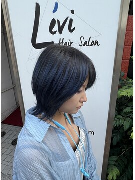 レヴィ 神楽坂(Levi) 透明感のあるブルーカラーのミディアムウルフレイヤー