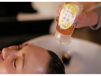 テラスグレース 横浜(TERRACE GRACE)の写真/【メディアで多数紹介】生蜂蜜80%配合の自社開発【生はちみつヘッドスパ】が話題に★頭皮と髪の感動体験♪