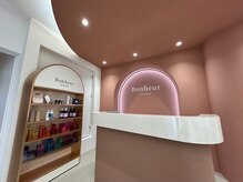 ボヌール オオサカ(Bonheur OSAKA)の雰囲気（阪急梅田駅徒歩１分の好立地☆広々１８席☆開放的な店内です！）