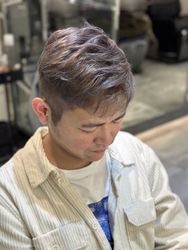 エムテコ(M.techo) 刈り上げアップバンク/グレージュ/ブリーチあり